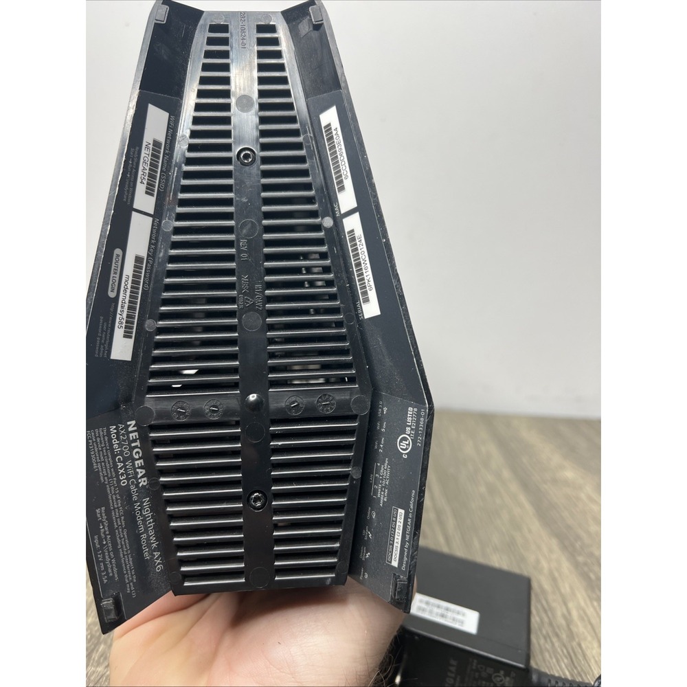 NETGEAR Nighthawk Modem Router Combo (CAX30) DOCSIS 3.1 Modem & WiFi 6 Router - Picture 9 of 11